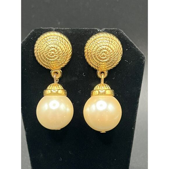 WEDDING READY EARRINGS CLASSIC Gold Tone Circle Faux Pearl Pierced Drop Dangle - Picture 1 of 3